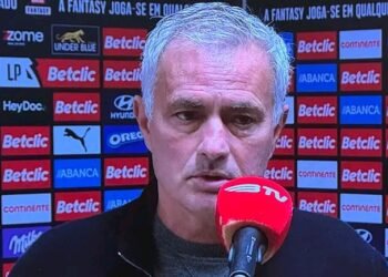 José Mourinho responde ao Famalicão: “De meteorologia sou fraco. Foi óbvio o que se passou”