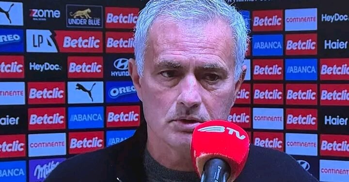 José Mourinho responde ao Famalicão: “De meteorologia sou fraco. Foi óbvio o que se passou”