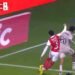 O lance do terceiro golo do Benfica que acabou anulado por falta