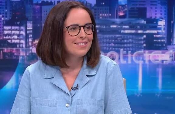 Joana Marques goza com Marcelo Rebelo de Sousa a cantar o hino: “É das piores interpretações que ouvi”