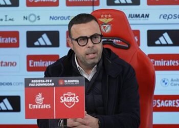 Presidente da SAD do Famalicão e a arbitragem na Luz: «Foi uma réplica do ciclone dos Açores»