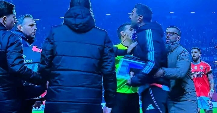 Ricardo Rocha foi expulso e deixou uma ameaça “eu a ti vou-te apanhar”