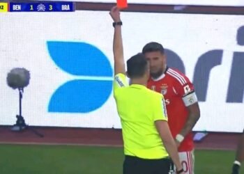 VIDEO: A expulsão de Otamendi que o impede de jogar contra o FC Porto