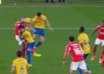 (VÍDEO) O lance que deu no pénalti a favor do Benfica contra o Estoril