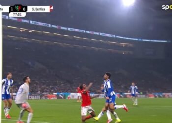 O lance que o Barreiro reclama Penálti mas o árbitro ignorou dá muito que falar