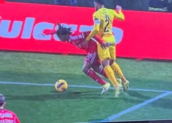 O lance do penálti anulado ao Benfica após consulta do VAR já corre o mundo