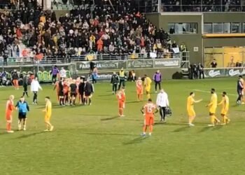 VIDEO: Jogadores do Benfica incrédulos exigem explicações pelo empate do Benfica