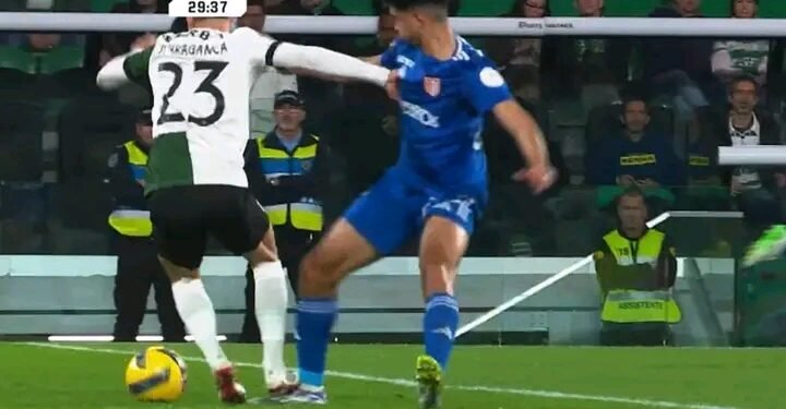 VIDEO: AVS reclama falta no golo do Sporting marcado por Luís Guilherme