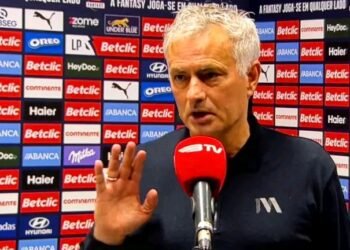 José Mourinho arrasa arbitragem por tentar prejudicar Benfica