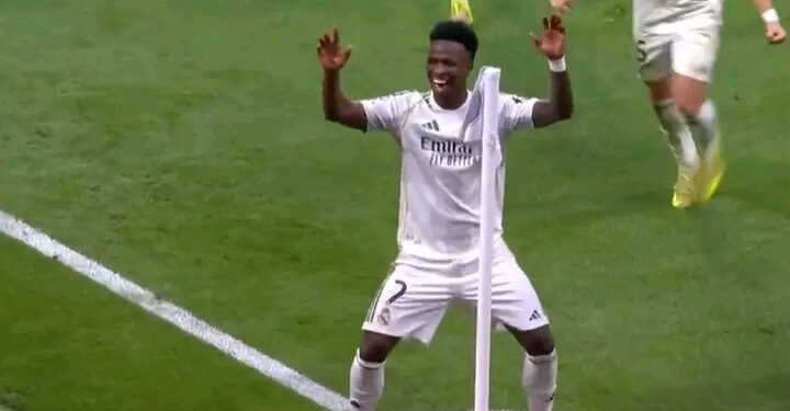 Vinícius Jr voltou a marcar ao Benfica, bailou e foi assobiado pelos adeptos encarnados no Bernabéu