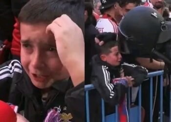 Polícia espanhol reconfortou criança que chorava após os confrontos com os adeptos do Benfica