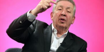 Fernando Tavares aponta à comunicação do Benfica: «Quem paga é a marca»