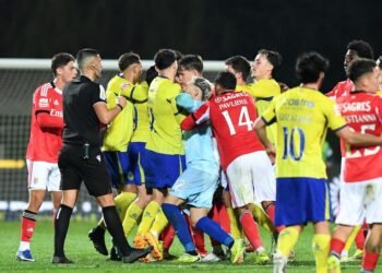 Dedic e Trezza foram expulsos no Arouca-Benfica após enorme desentendimento
