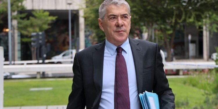 Advogados ajudam Sócrates a escapar aos crimes de corrupção