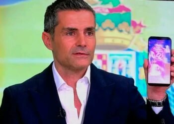 Tiago Silva divulga uma imagem desfocada para provar que não foi penálti para o Benfica