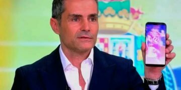 Tiago Silva divulga uma imagem desfocada para provar que não foi penálti para o Benfica