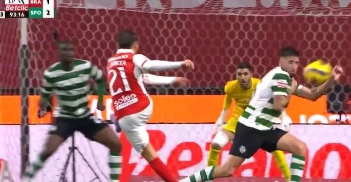 O lance que deu pênalti ao SC Braga dá muito que falar