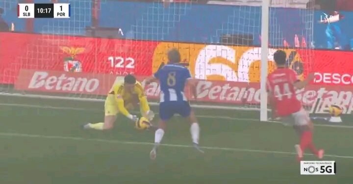 VÍDEO: Frango de Trubin contra o FC Porto corre mundo