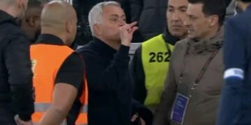 VIDEO: José Mourinho expulso pelo João Pinheiro após fazer isso