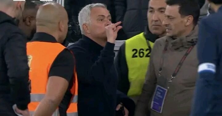 VIDEO: José Mourinho expulso pelo João Pinheiro após fazer isso