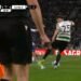 Gonçalo Inácio saiu lesionado após este lance polémico com William Gomes junto à área do Sporting