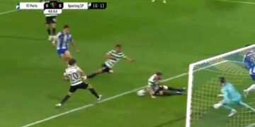 FC Porto pediu penálti em dois lances no final da primeira parte do clássico