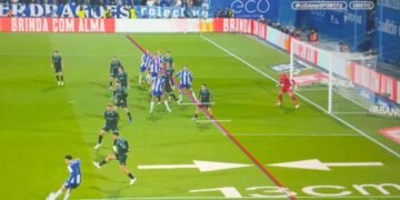 Golo do FC Porto foi anulado por fora de jogo de 13 centímetros de Deniz Gul