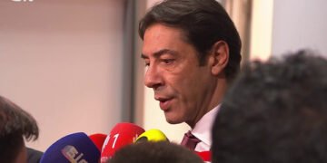 Rui Costa recebido no Parlamento pelo Chega