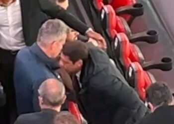 Rui Costa muito vaiado na tribuna após o Benfica-Sp. Braga