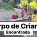 Crianças encontrada abandonada com toalha enrolada ao pescoço