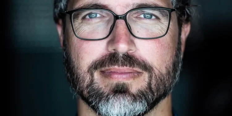 Pedro Chagas Freitas faz desabafo sobre menina morta pela madrasta: “Tenho vergonha da minha espécie”