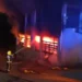 Incêndio “muito violento” em prédio na Feira deixa 15 desalojados