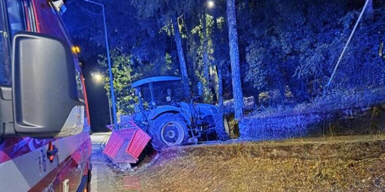 Jovem de 19 anos gravemente ferido num despiste com trator em Cabeceiras de Basto
