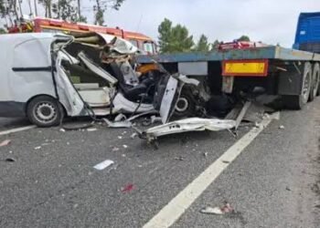 Camião com seguro falsificado e matrícula cancelada envolvido em acidente grave