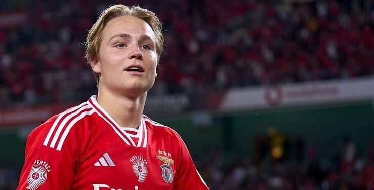 Benfica admite venda de Schjelderup após valorização no Mundial
