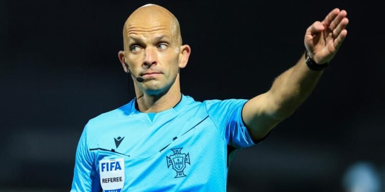 FC Porto critica arbitragem de Luís Godinho: «Tal como há um ano, voltou a fazer vista grossa a dois penáltis»